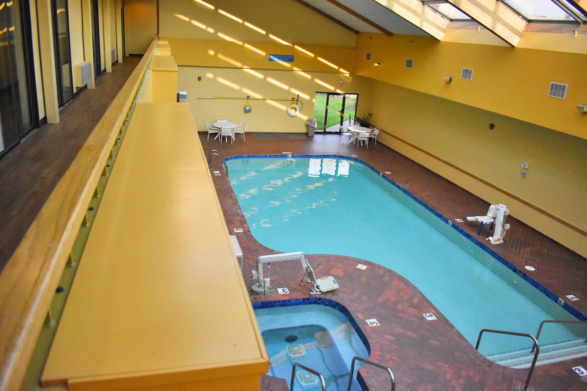 The Inn On Maritime Bay, Ascend Hotel Collection Manitowoc Exterior photo