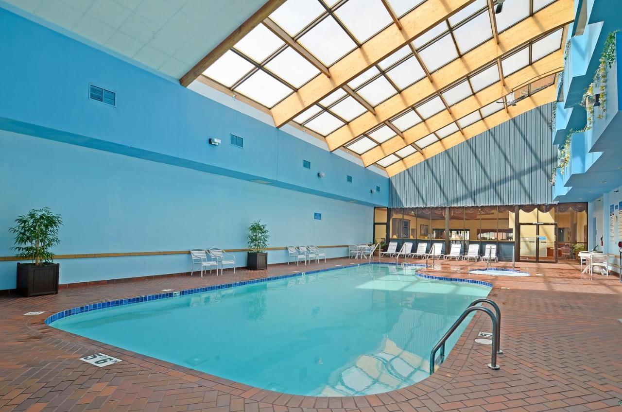 The Inn On Maritime Bay, Ascend Hotel Collection Manitowoc Exterior photo