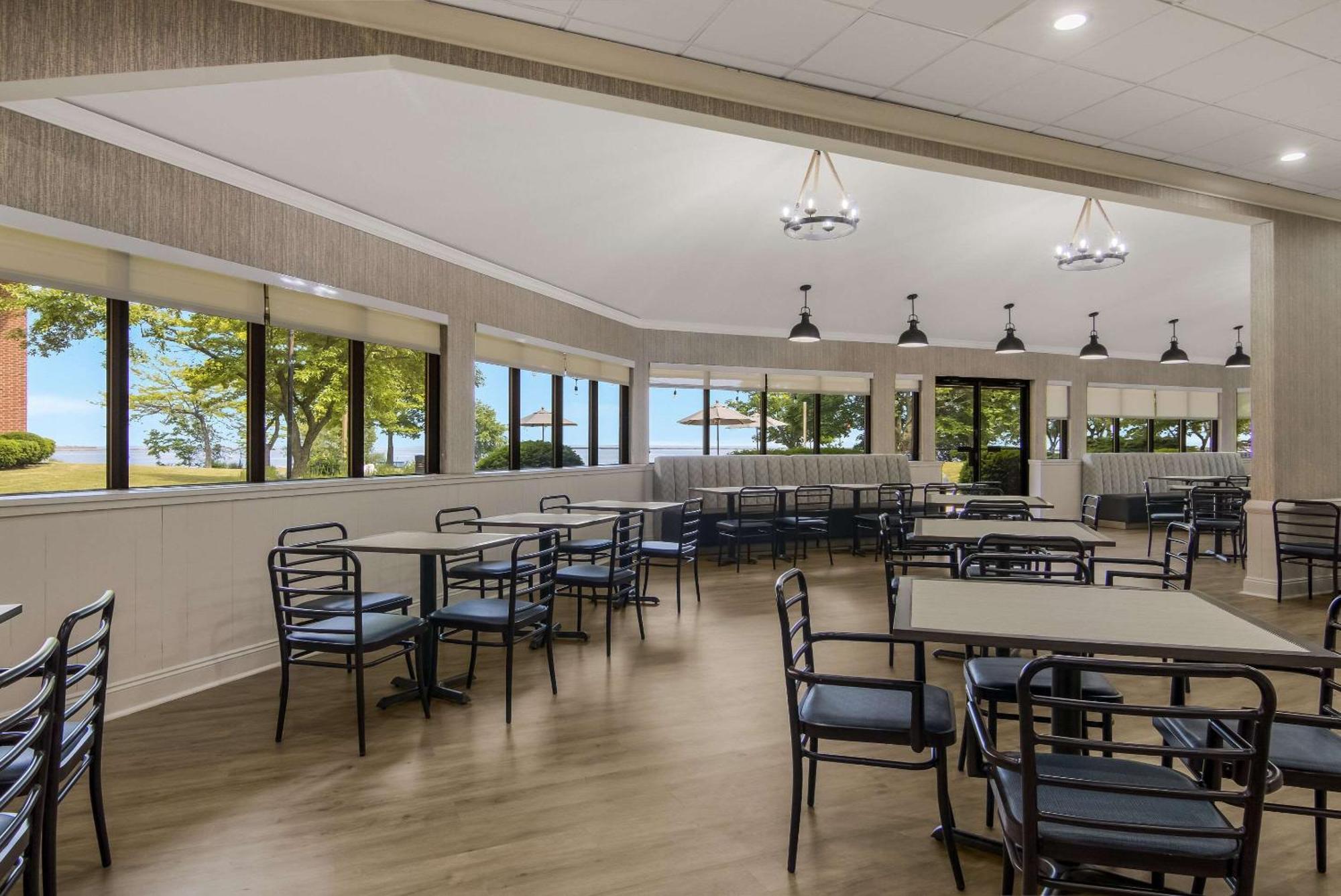 The Inn On Maritime Bay, Ascend Hotel Collection Manitowoc Exterior photo
